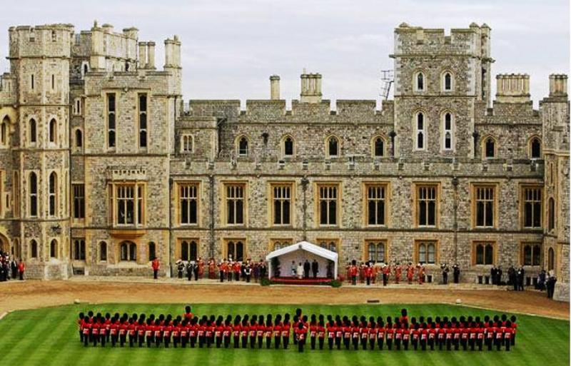 Файл:Guard-of-Honour-parades-at-Windsor-Castle.jpg